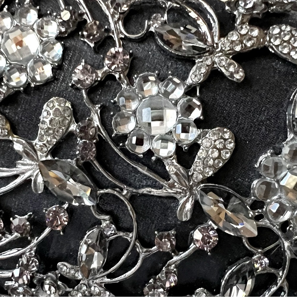 Vintage Look Crystal Clutch - Picture 2 of 6